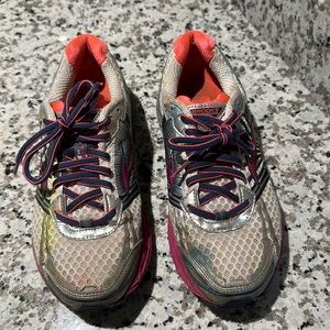 Brooks size 7 running shoes